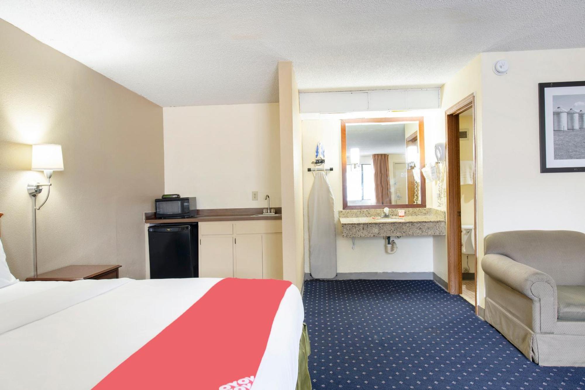 Oyo Hotel Tulsa International Airport ภายนอก รูปภาพ